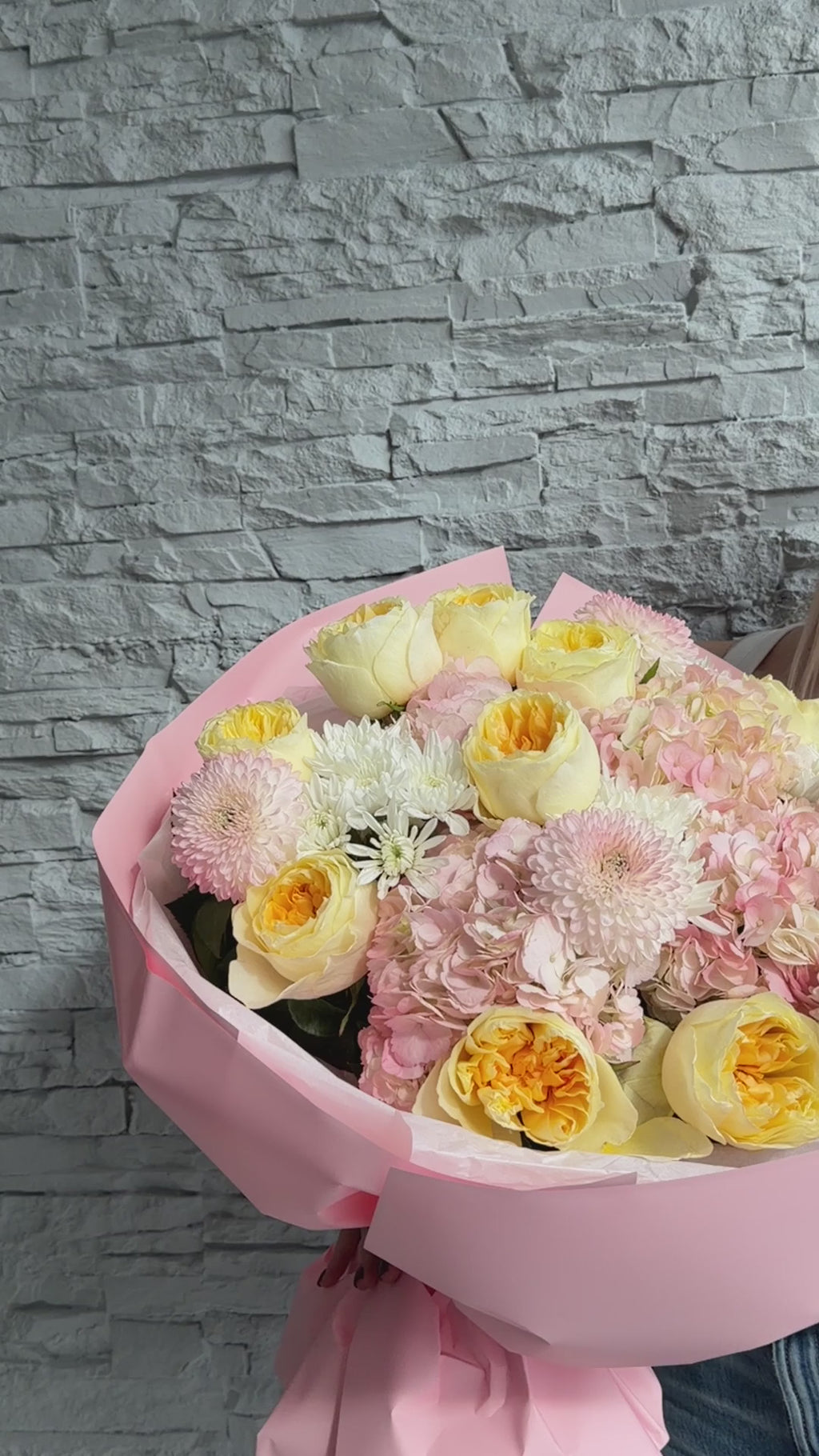 Blush affair - hydrangea, roses, chrysanthemums