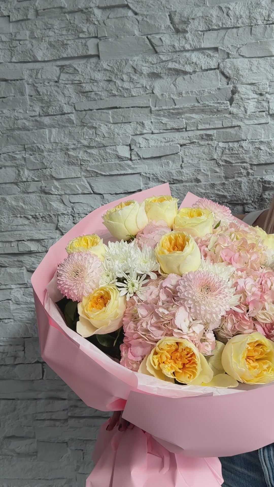 Blush affair - hydrangea, roses, chrysanthemums