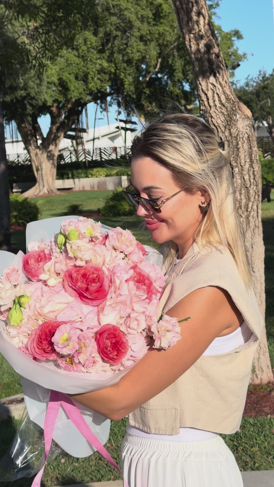 Plush Dreams Bouquet - Hydrangea, Garden Roses, Spray Roses, Lisianthus