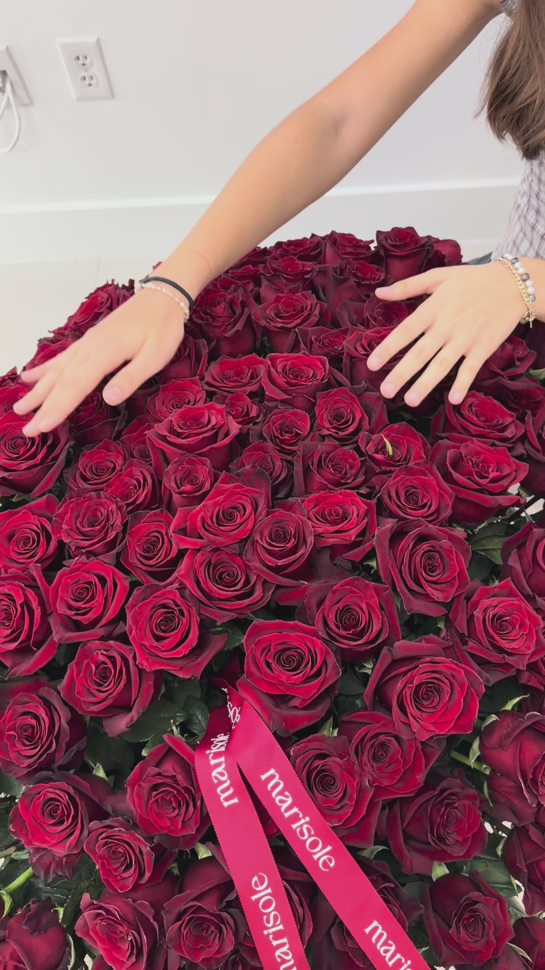 Roses in Basket - Fresh Premium Longstem Roses
